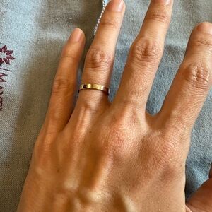 10k solid gold band 2.5mm, size 5.5